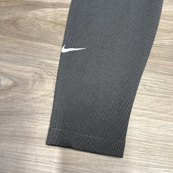 Nike gray athletic leggings size medium - Picture 9 of 10